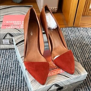 Jeffery Campbell Pointed Toe Women's Pumps in Rust Red suede and tan leather